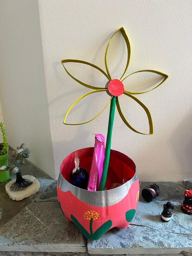 Materas con PET 🌱 “Sembramos futuro en materas hechas con materiales reciclados.”